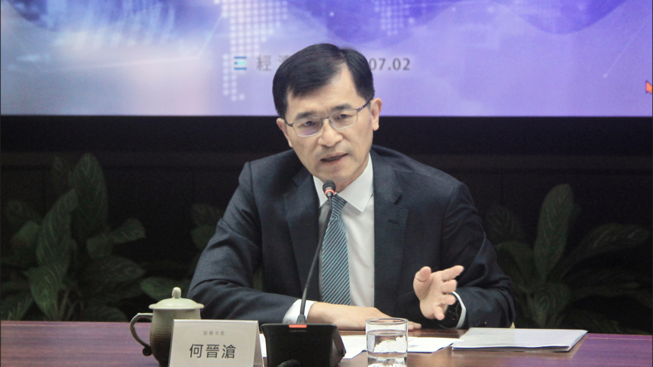 協助中小企業因應匯率風險 經濟部何次長召開記者會說明協助中小企業因應匯率波動的相關措施