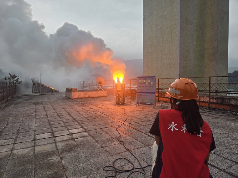 抓緊鋒面尾巴 水利署機動於仁義潭及曾文水庫集水區施作人工增雨